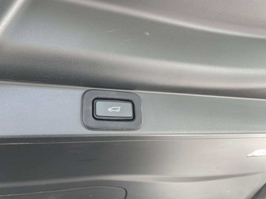 Certified 2022 Land Rover Range Rover SE AWD/4WD image 19