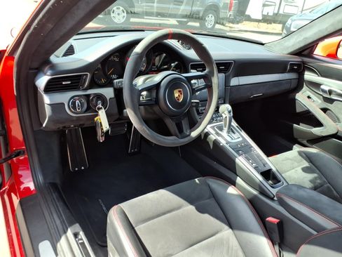 Used 2018 Porsche 911 GT3 image 11
