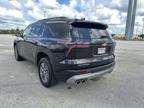 Used 2026 Chevrolet Traverse LT FWD image 12