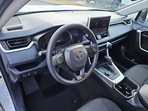 Used 2025 Toyota RAV4 XLE image 15