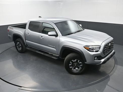 Used 2022 Toyota Tacoma TRD Off-Road w/ Technology Package image 31