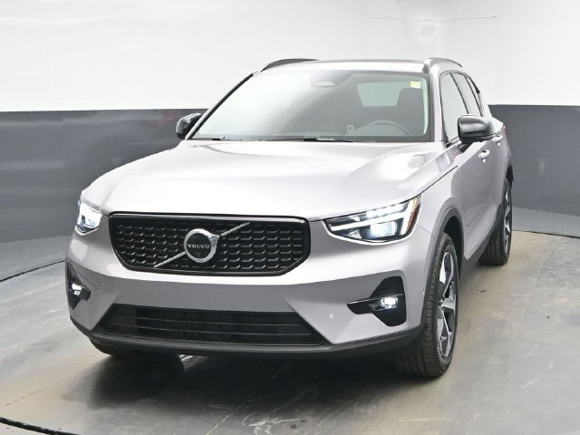 New 2026 Volvo XC40 B5 Plus w/ Protection Package Premier AWD/4WD image 3
