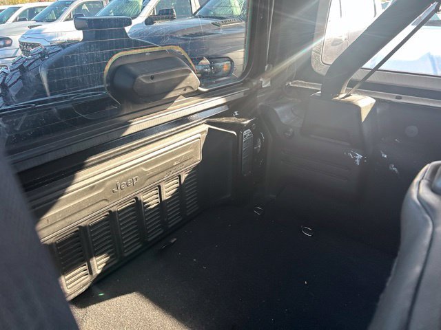 Used 2019 Jeep Wrangler Unlimited Sahara w/ Quick Order Package 24M Moab AWD/4WD image 9