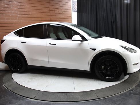 Used 2022 Tesla Model Y Long Range image 71