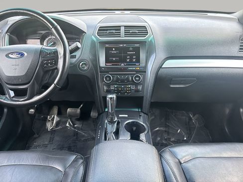Used 2016 Ford Explorer XLT w/ Equipment Group 202A image 10