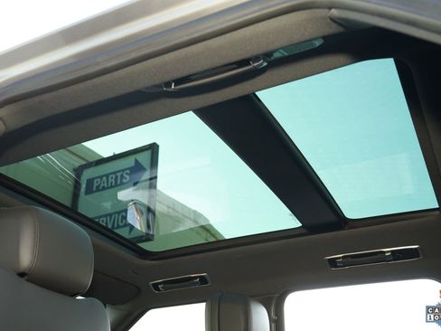 Used 2025 Land Rover Range Rover Sport SE image 20