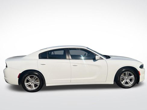Used 2022 Dodge Charger SXT RWD image 7