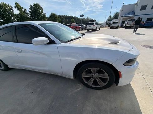 Used 2017 Dodge Charger SXT RWD image 14