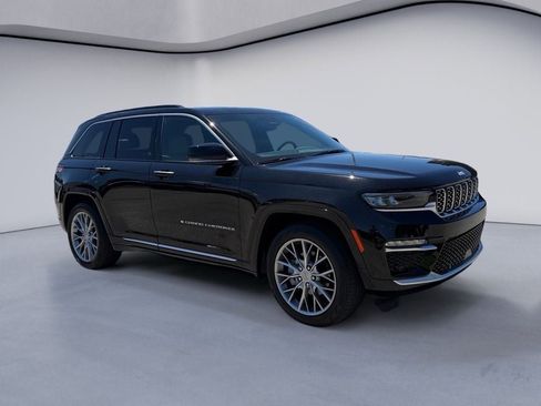 Used 2025 Jeep Grand Cherokee Summit AWD/4WD image 7