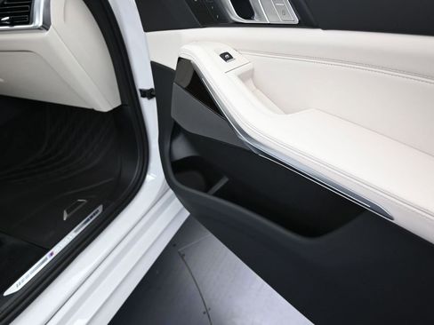 New 2026 BMW X7 M60i image 24