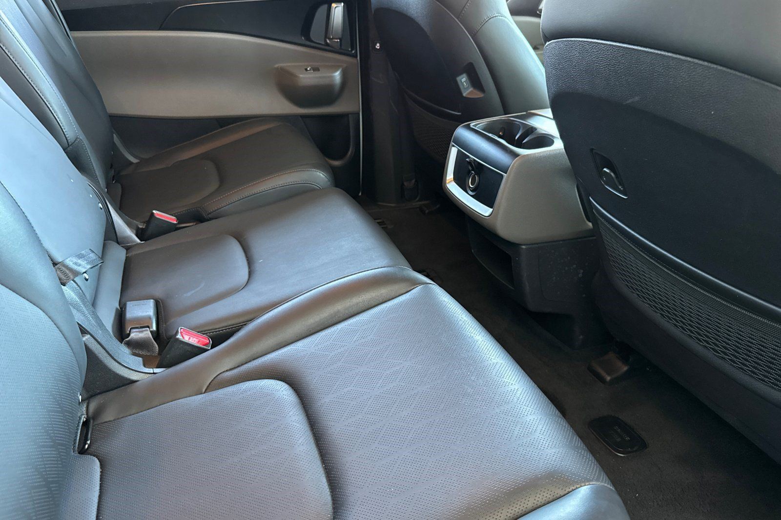 Used 2026 Kia Carnival FWD image 32