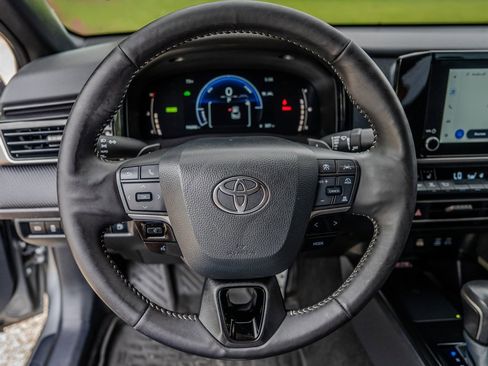 Used 2025 Toyota Camry SE w/ Convenience Package AWD/4WD image 15