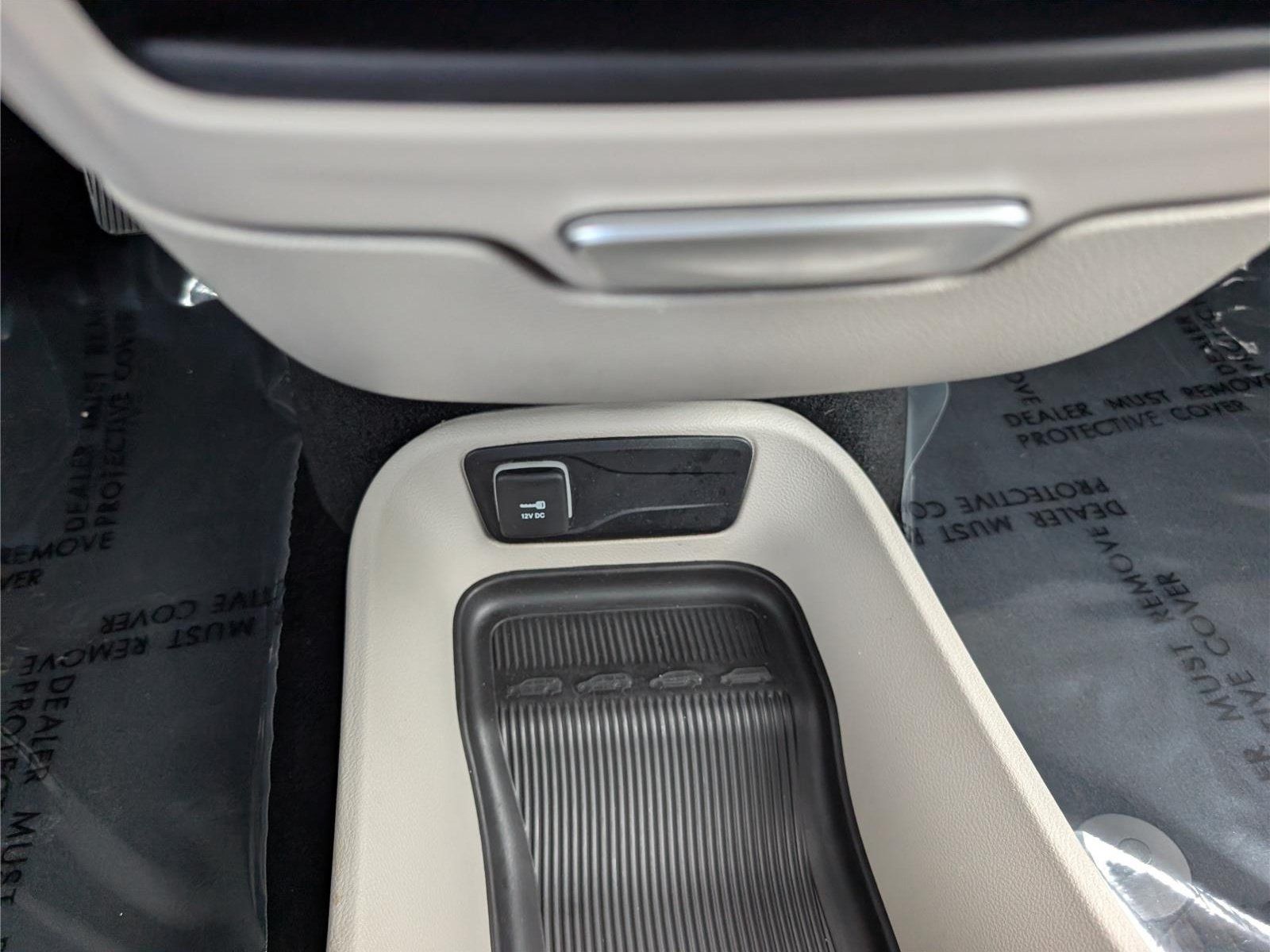 Used 2024 Chrysler Pacifica Touring-L FWD image 29