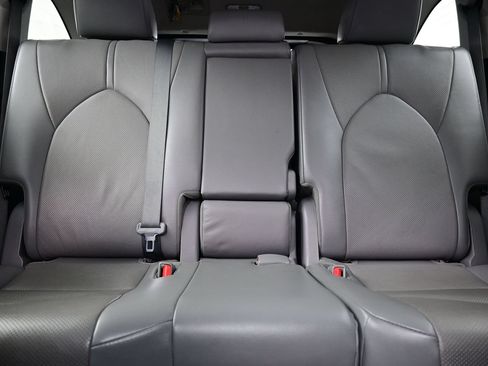 Used 2022 Toyota Highlander Limited AWD/4WD image 17