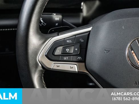 Used 2025 Volkswagen Atlas SE image 28