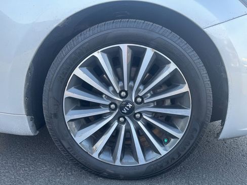 Used 2017 Kia Cadenza Premium w/ Luxury Package image 11