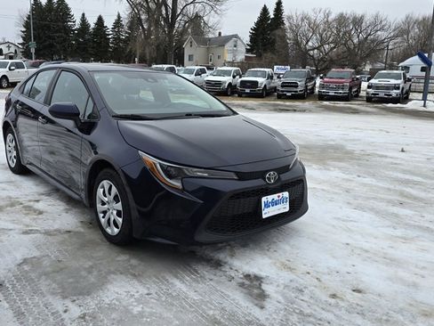 Used 2022 Toyota Corolla LE image 4