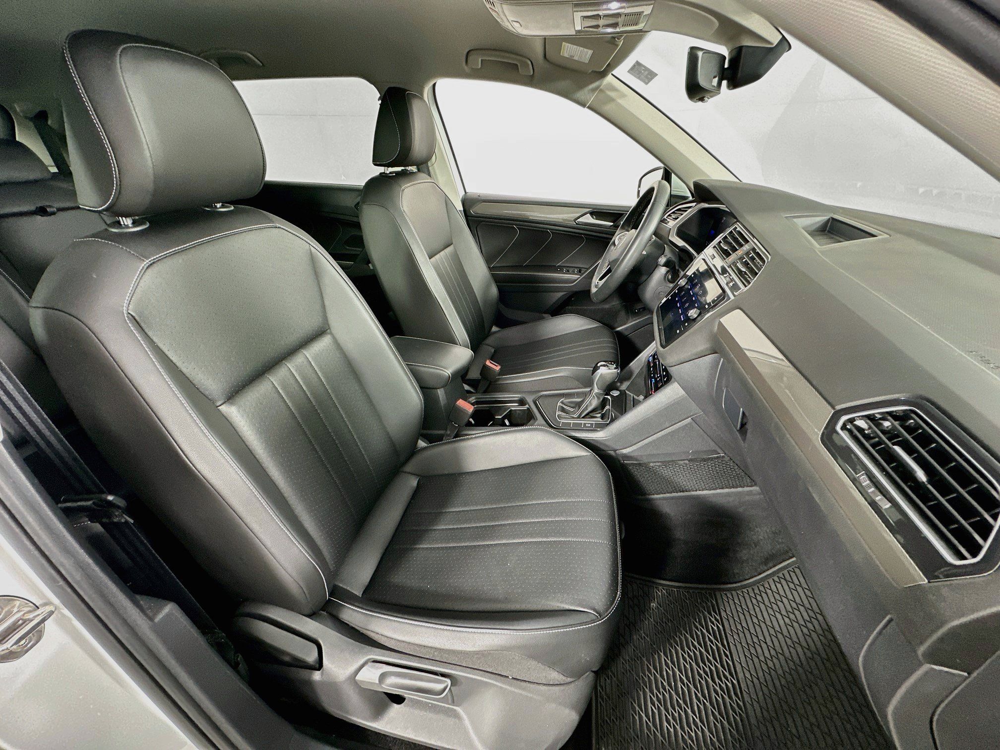 Used 2022 Volkswagen Tiguan SE FWD image 26