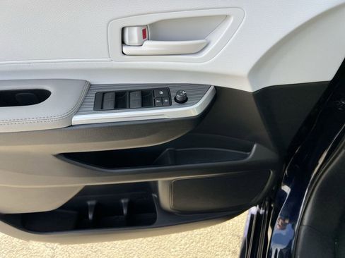 Used 2025 Toyota Sienna LE image 15