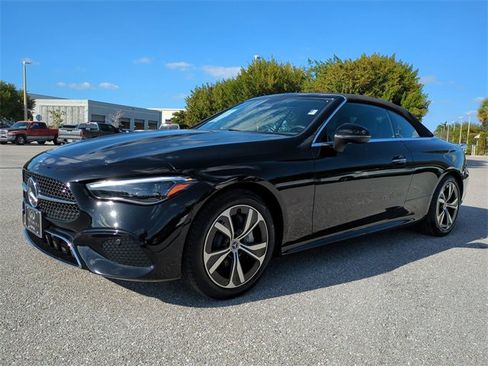 Used 2025 Mercedes-Benz CLE 300 4MATIC Cabriolet image 8