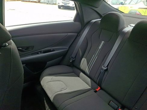 Certified 2025 Hyundai Elantra Sport FWD image 18