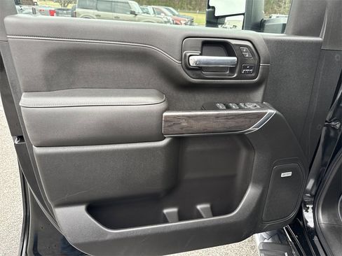 Used 2022 Chevrolet Silverado 2500 LTZ w/ LTZ Plus Package image 10