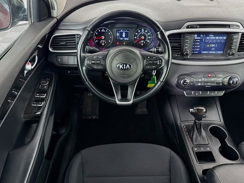 Used 2017 Kia Sorento LX w/ LX Convenience Package image 16