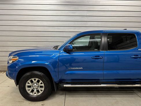 Used 2018 Toyota Tacoma SR5 RWD image 3