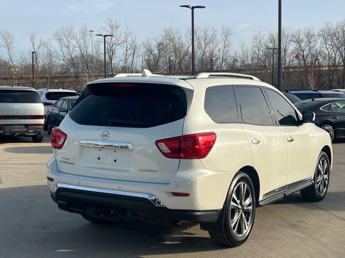 Used 2019 Nissan Pathfinder Platinum image 10