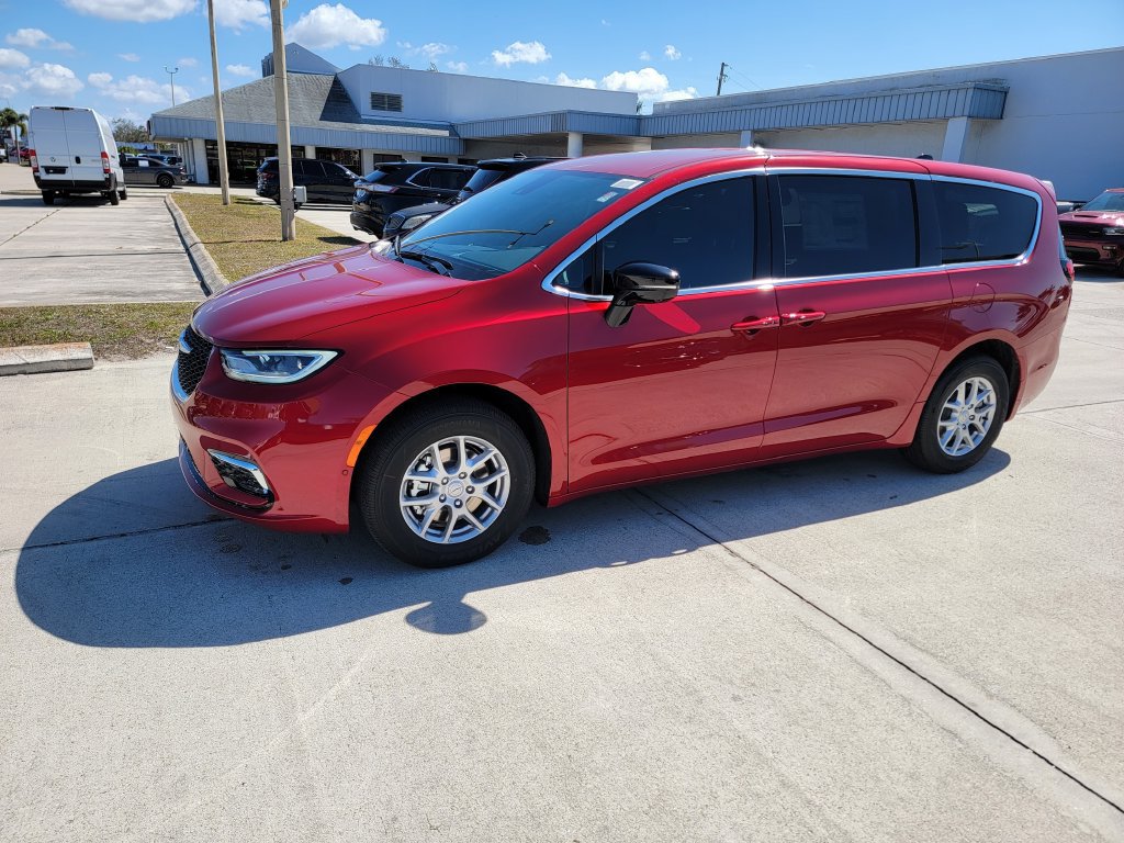 New 2026 Chrysler Pacifica Select FWD image 1