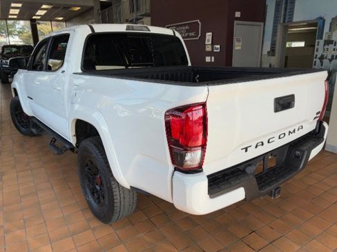 Used 2022 Toyota Tacoma TRD Off-Road image 6