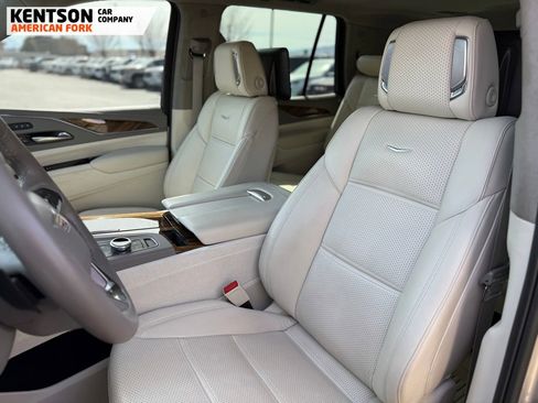 Used 2024 Cadillac Escalade Sport Platinum w/ LPO, ONYX Package image 40