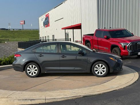 Used 2024 Toyota Corolla LE FWD image 2