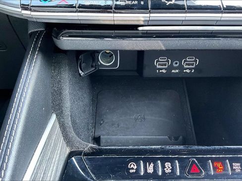 Used 2024 Jeep Wagoneer Series II AWD/4WD image 16