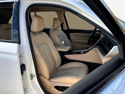 Used 2022 Jeep Grand Cherokee Limited image 7