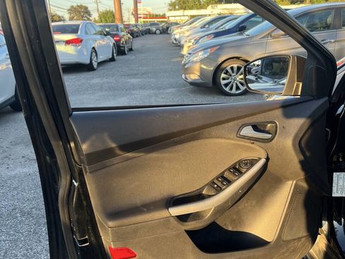 Used 2014 Ford Focus SE w/ Equipment Group 201A image 9