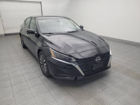 Used 2023 Nissan Altima 2.5 SV FWD image 13