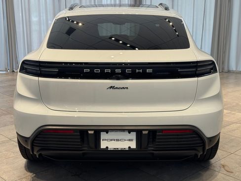 Certified 2025 Porsche Macan Electric image 10