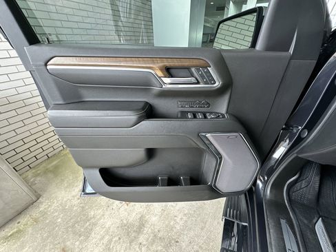 Certified 2023 Chevrolet Silverado 1500 High Country w/ High Country Premium Package AWD/4WD image 23