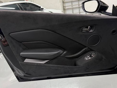 Used 2019 Aston Martin V8 Vantage Coupe RWD image 36