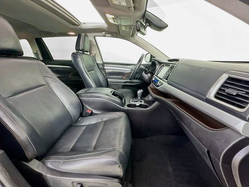 Used 2018 Toyota Highlander XLE AWD/4WD image 38