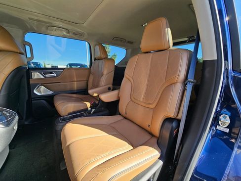 New 2025 INFINITI QX80 Sensory image 21