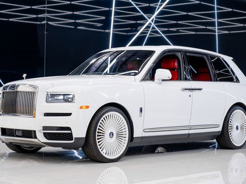 Used 2021 Rolls-Royce Cullinan image 3