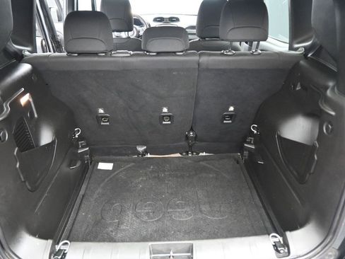 Used 2021 Jeep Renegade Latitude image 16