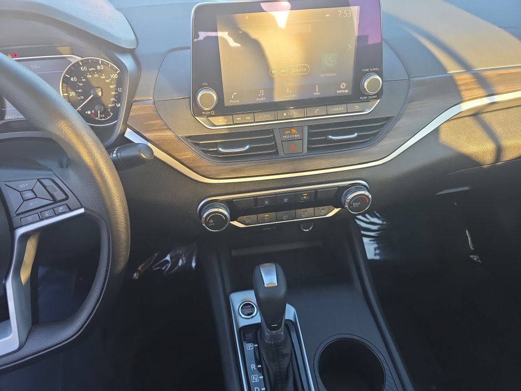 Used 2025 Nissan Altima 2.5 SV FWD image 16