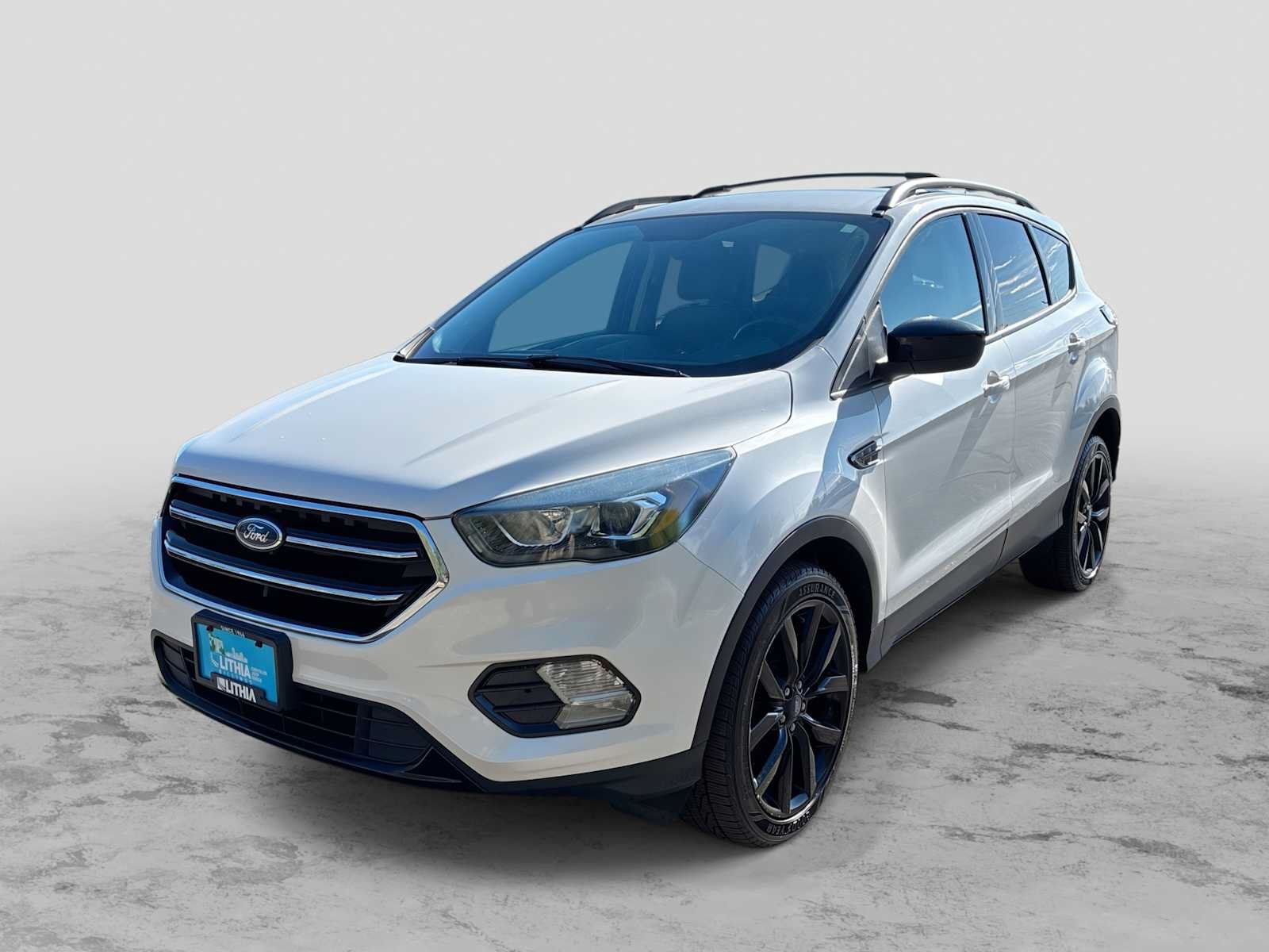 Used 2017 Ford Escape SE w/ Equipment Group 201A AWD/4WD image 1