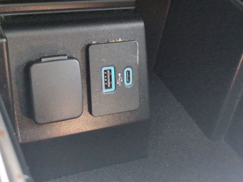 Used 2021 Ford Explorer Limited w/ Equipment Group 301A image 33