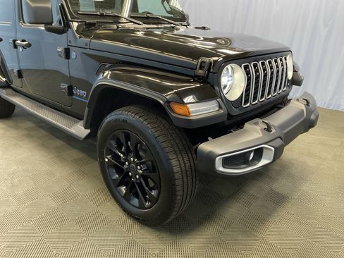 Certified 2025 Jeep Wrangler Sahara image 46