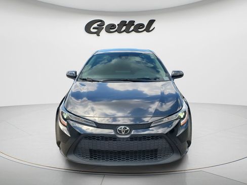 Used 2022 Toyota Corolla LE FWD image 2