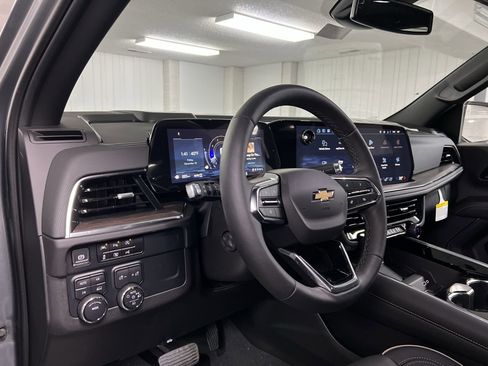 New 2025 Chevrolet Suburban Premier image 45